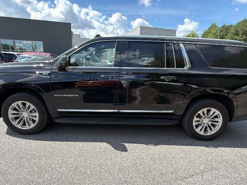 Used 2023 GMC Yukon XL SLT w/ SLT Premium Package AWD/4WD image 11
