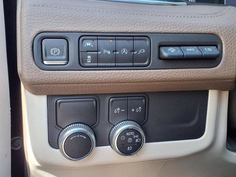 Used 2021 GMC Yukon Denali w/ Denali Premium Package RWD image 15