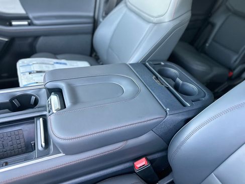 New 2025 Ford Expedition Active image 30