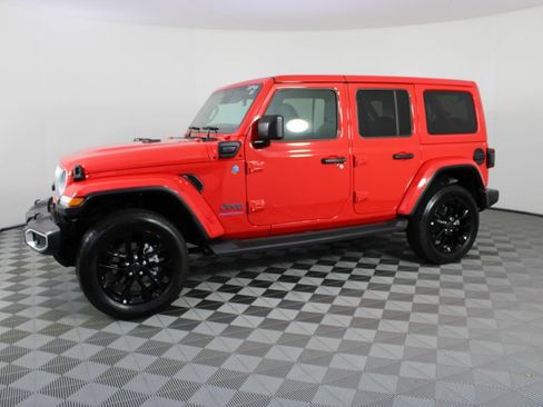 Used 2025 Jeep Wrangler Unlimited Sahara w/ Safety Group AWD/4WD image 2
