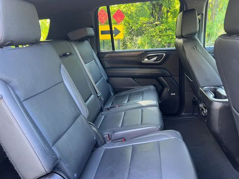 Used 2023 Chevrolet Suburban LT AWD/4WD image 44