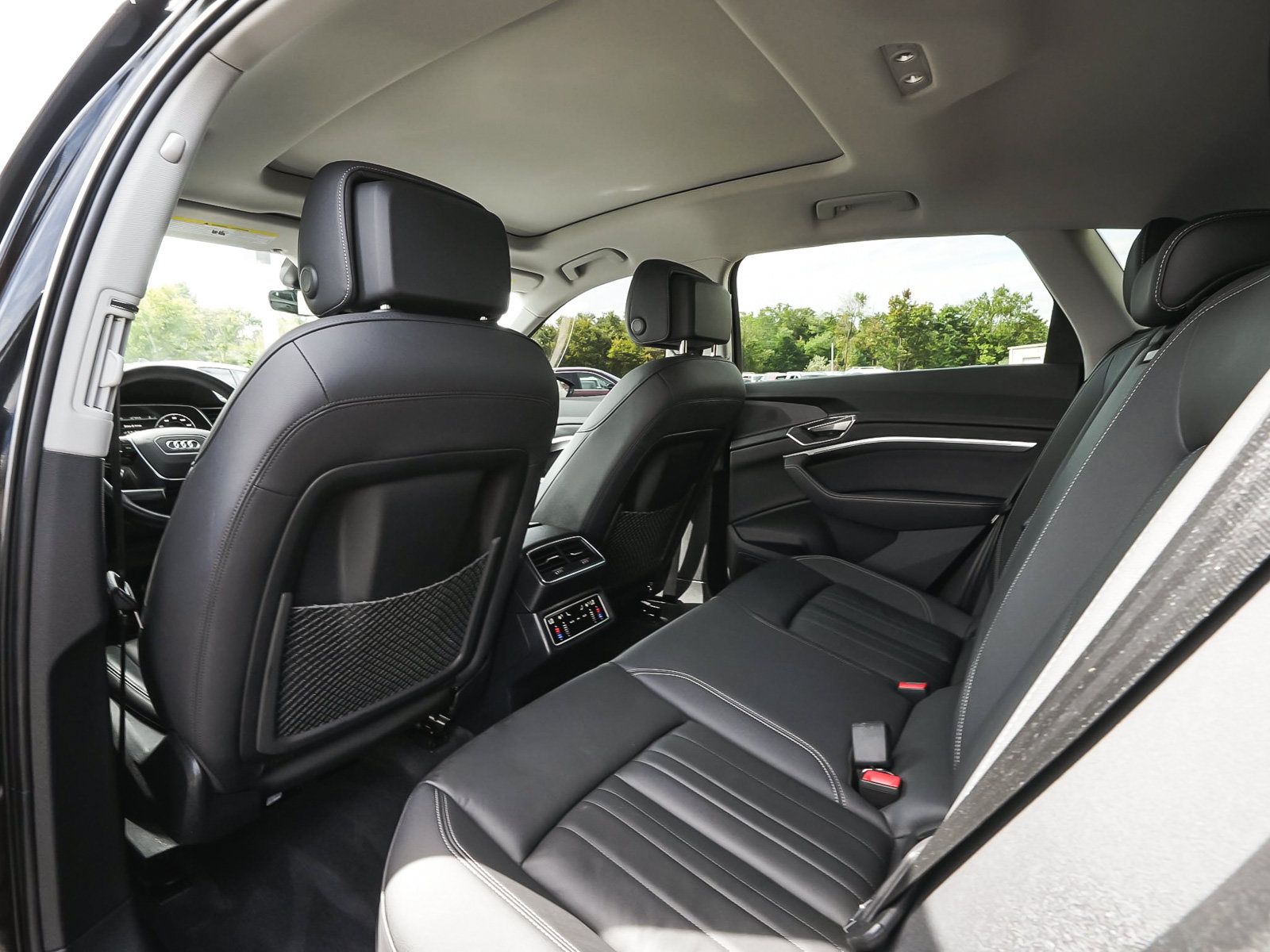 Used 2024 Audi Q8 e-tron Premium AWD/4WD image 33