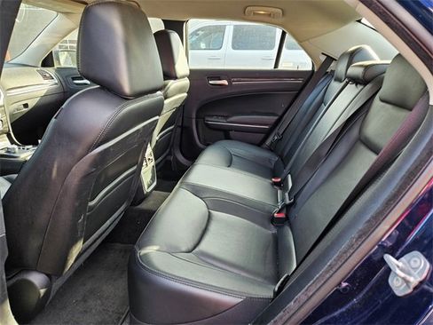 Used 2016 Chrysler 300 Limited image 6