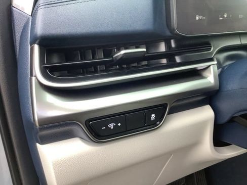 Used 2025 Kia Carnival SX Prestige FWD image 27