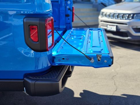 New 2026 Jeep Gladiator Sahara AWD/4WD image 8