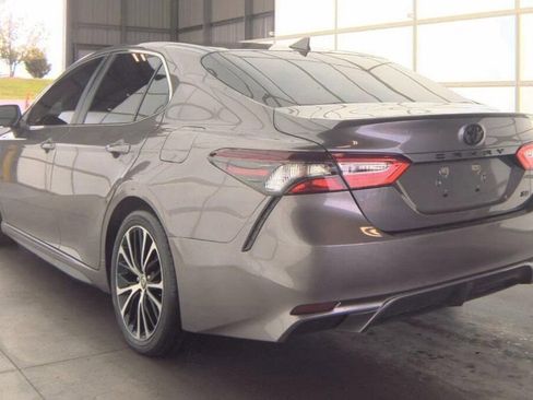 Used 2020 Toyota Camry SE w/ Blackout Package FWD image 8