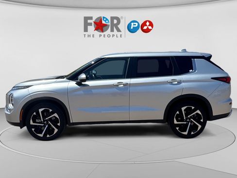 Used 2022 Mitsubishi Outlander SE AWD/4WD image 2
