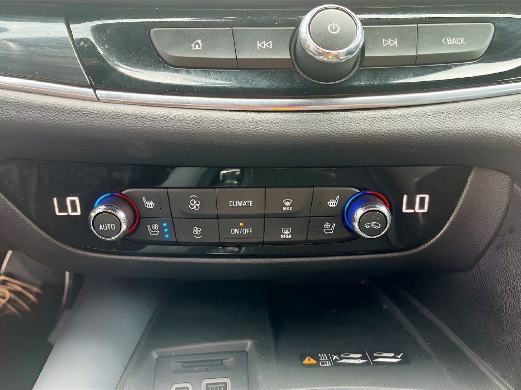 Used 2024 Buick Enclave Premium AWD/4WD image 21