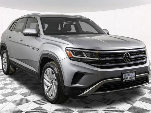 Used 2020 Volkswagen Atlas Cross Sport SE w/ Towing Package image 13