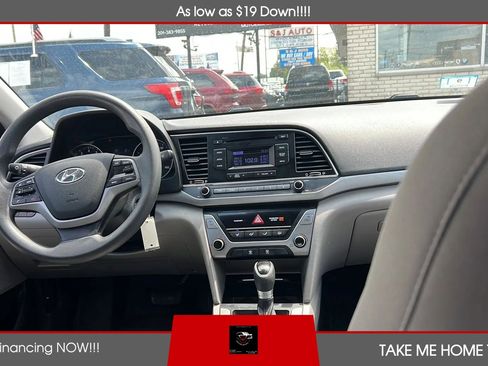 Used 2018 Hyundai Elantra SE FWD image 11