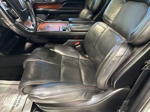 Used 2018 Lincoln Navigator Select w/ Technology Package RWD image 23