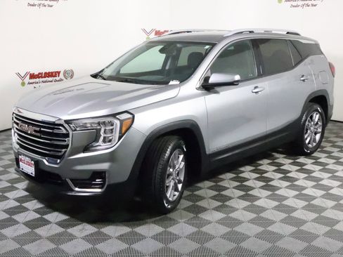 Used 2024 GMC Terrain SLT image 19