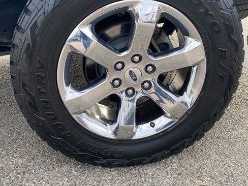 Used 2015 Ford F150 Platinum w/ Equipment Group 701A Luxury image 6