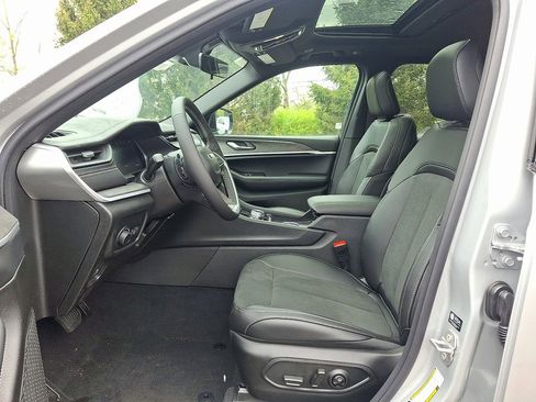 New 2026 Jeep Grand Cherokee Altitude AWD/4WD image 10