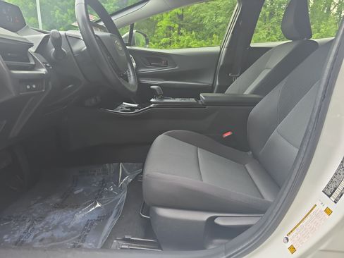 Used 2024 Toyota Prius LE FWD image 14