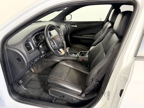Used 2015 Dodge Charger R/T w/ Plus Group RWD image 32