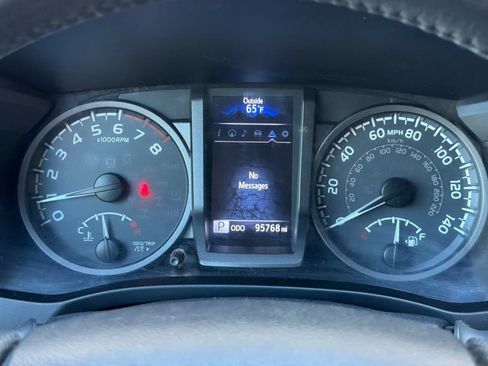 Used 2017 Toyota Tacoma TRD Off-Road w/ Tow Package (A/T) AWD/4WD image 26