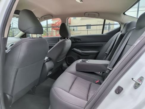 Used 2025 Nissan Altima 2.5 SV FWD image 10