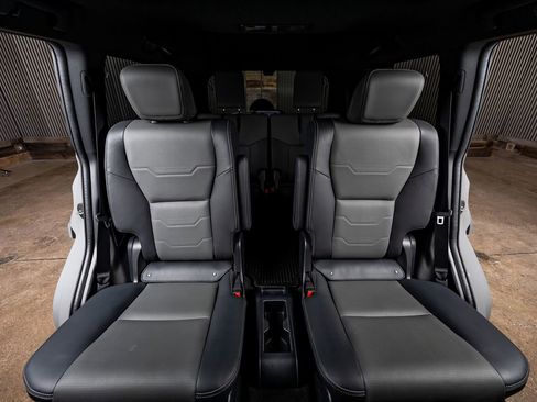 Used 2025 Lexus GX 550 550 Luxury+ w/ Accessory Package (2T) image 36