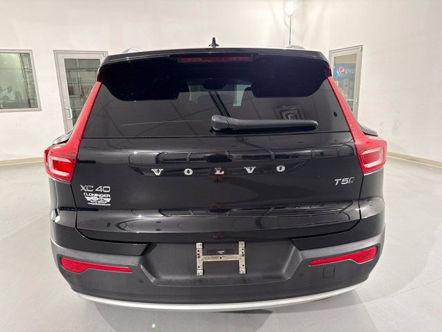 Used 2022 Volvo XC40 T5 Momentum AWD/4WD image 8