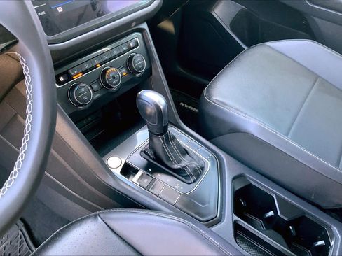 Used 2021 Volkswagen Tiguan SE image 16