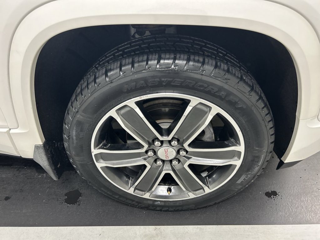 Used 2019 GMC Acadia Denali w/ Technology Package AWD/4WD image 8
