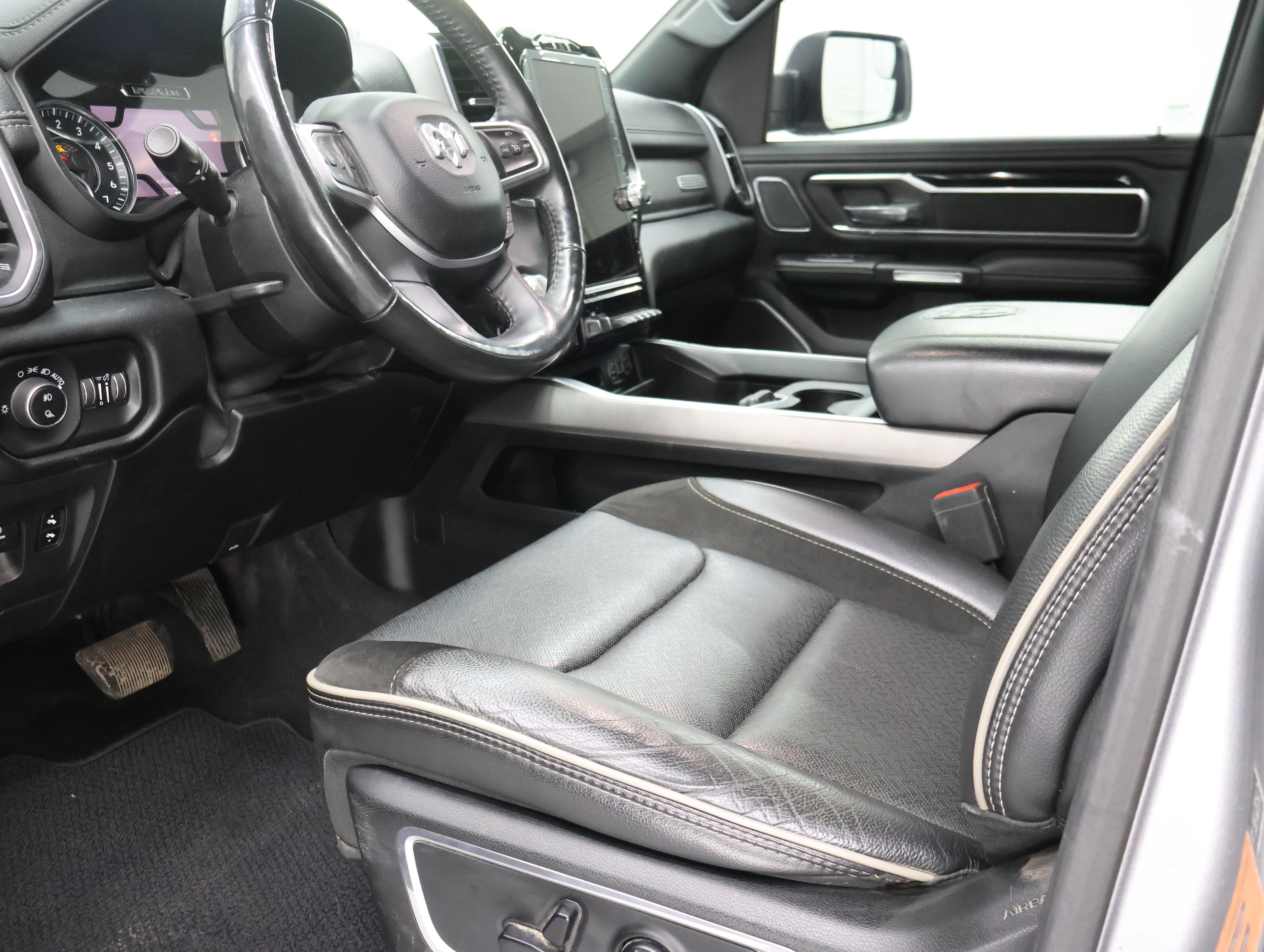 Used 2020 RAM 1500 Laramie AWD/4WD image 9