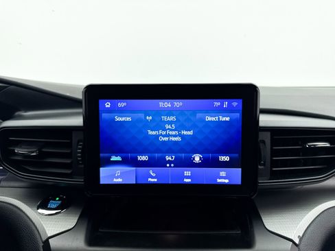 Used 2020 Ford Explorer XLT image 25