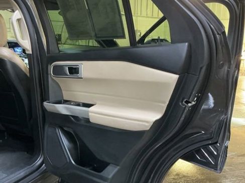 Used 2020 Ford Explorer XLT w/ Equipment Group 202A image 13