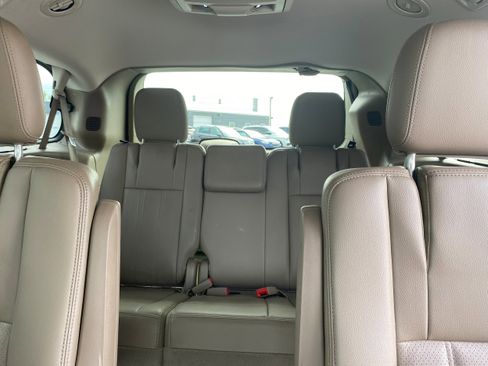 Used 2013 Chrysler Town & Country Touring-L w/ Driver Convenience Group FWD image 18