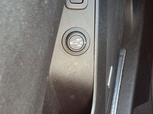 Used 2019 Chevrolet Equinox Premier FWD image 24