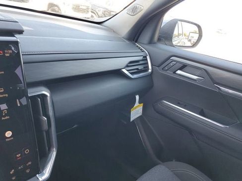 New 2026 GMC Acadia Elevation image 25