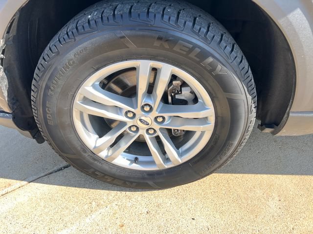 Used 2023 Ford Explorer XLT w/ Equipment Group 202A AWD/4WD image 30