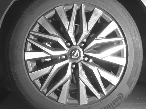Used 2025 Nissan Altima 2.5 SV FWD image 12