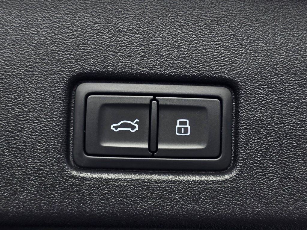 Used 2023 Audi Q4 e-tron Prestige AWD/4WD image 24