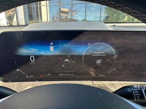 Used 2024 Kia Telluride SX Prestige image 12