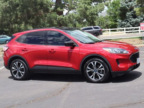 Used 2022 Ford Escape SE w/ SE Sport Appearance Package FWD image 2