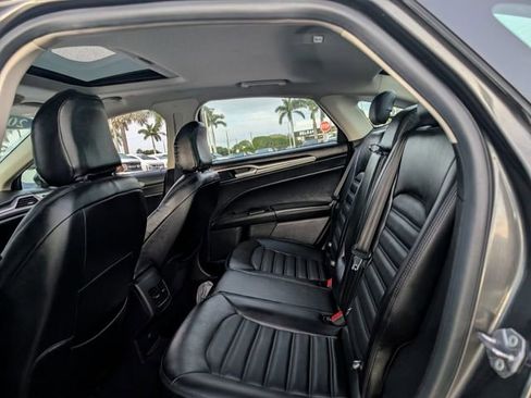 Used 2020 Ford Fusion SE image 7