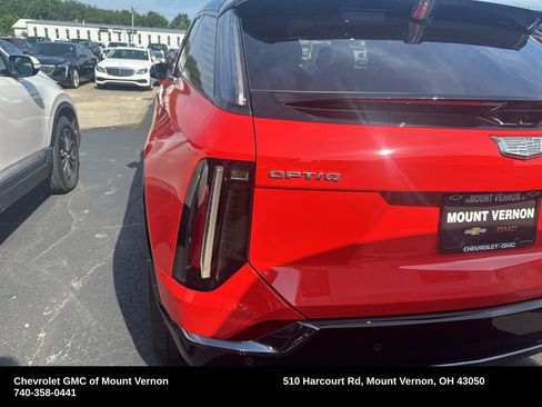 Used 2025 Cadillac Optiq Sport 1 w/ LPO, ONYX Package image 4