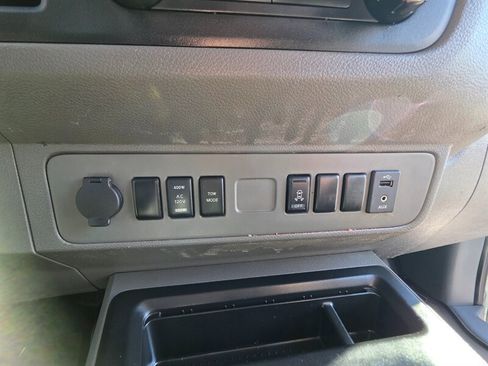 Used 2018 Nissan NV 3500 SL w/ Navigation Package image 14