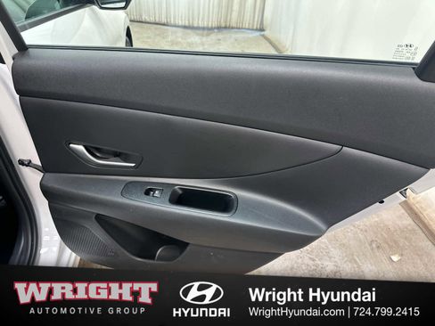 Certified 2025 Hyundai Elantra SE image 15