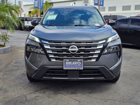 Used 2024 Nissan Rogue S FWD image 2