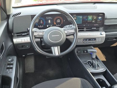 Used 2025 Hyundai Kona SEL FWD image 11