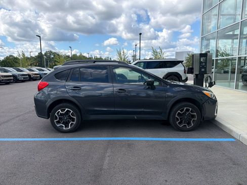 Used 2016 Subaru Crosstrek 2.0i AWD/4WD image 3