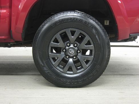 Used 2020 Toyota Tacoma SR5 image 26