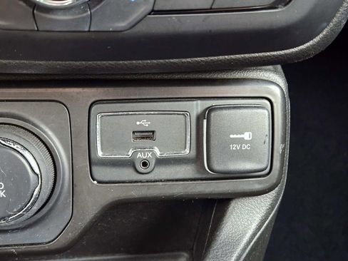 Used 2020 Jeep Renegade Sport image 29