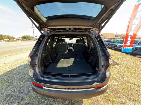 Used 2024 Jeep Grand Cherokee L Laredo w/ Luxury Tech Group I image 17