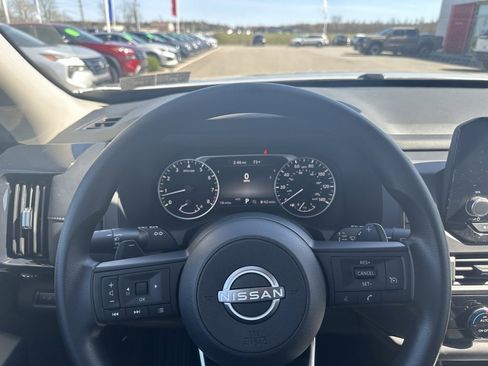 Certified 2025 Nissan Pathfinder S image 13