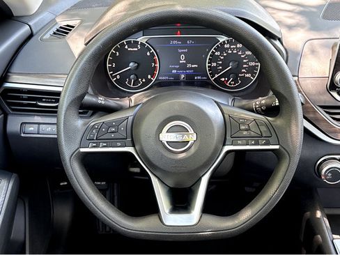 Certified 2025 Nissan Altima 2.5 SV FWD image 11