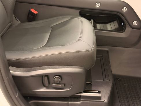 Used 2025 Land Rover Defender 110 S image 11